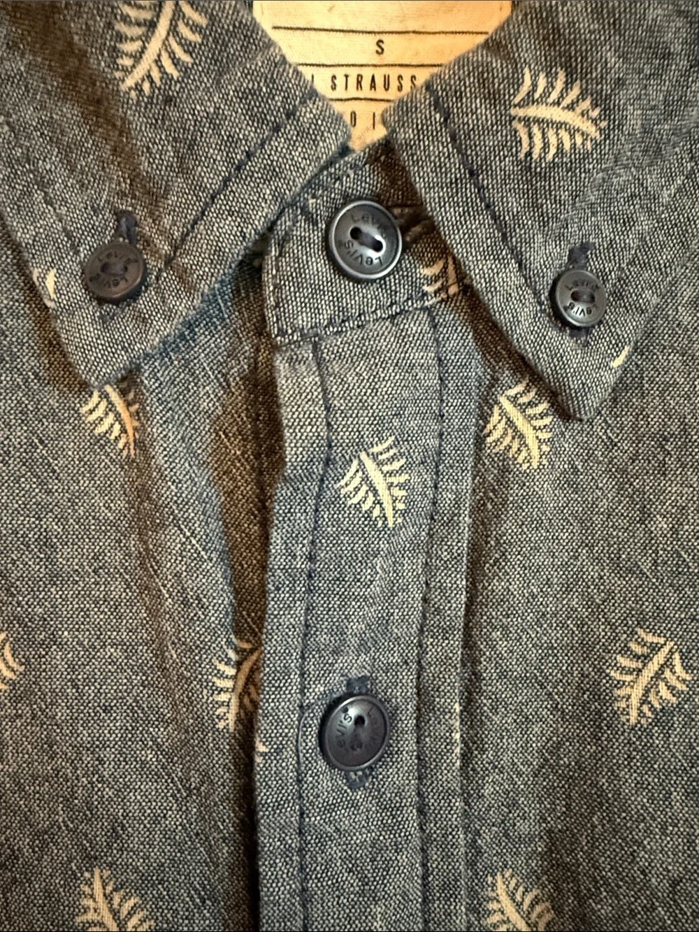 Levi's Indigo Small Short-Sleeve Button-Down with White Micro Fern Pattern